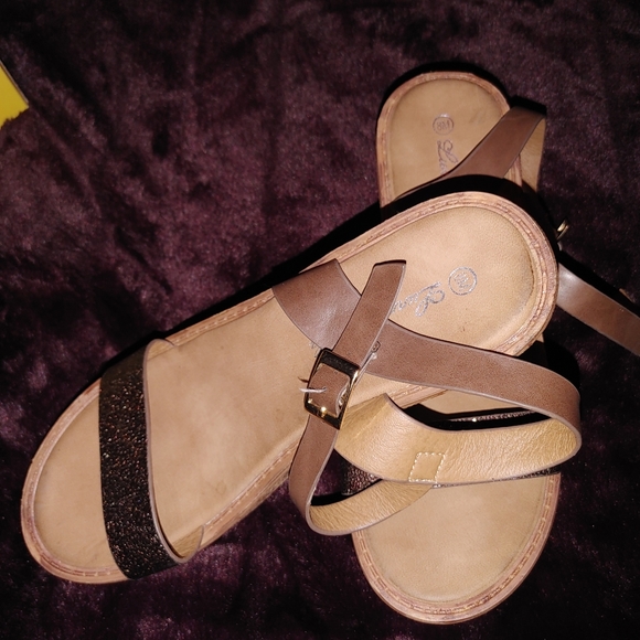 Sandals - Picture 3 of 3